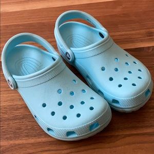 Crocs M6/W8 (very lightly used)